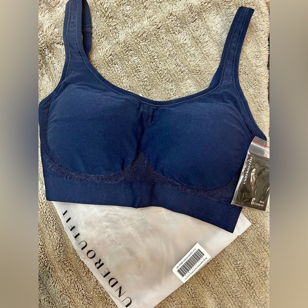 2 Underoutfit sewn in pad medium bras navy and brown
